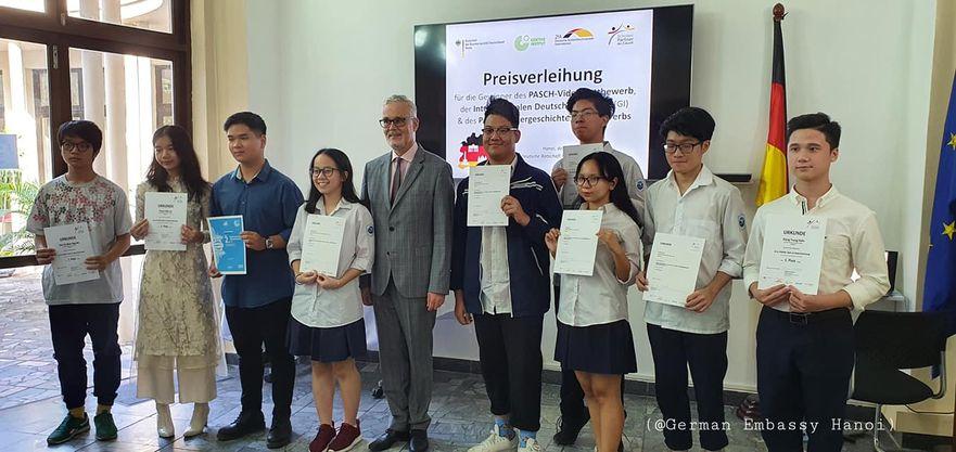 A group of people holding certificates</p>
<p>Description automatically generated with medium confidence