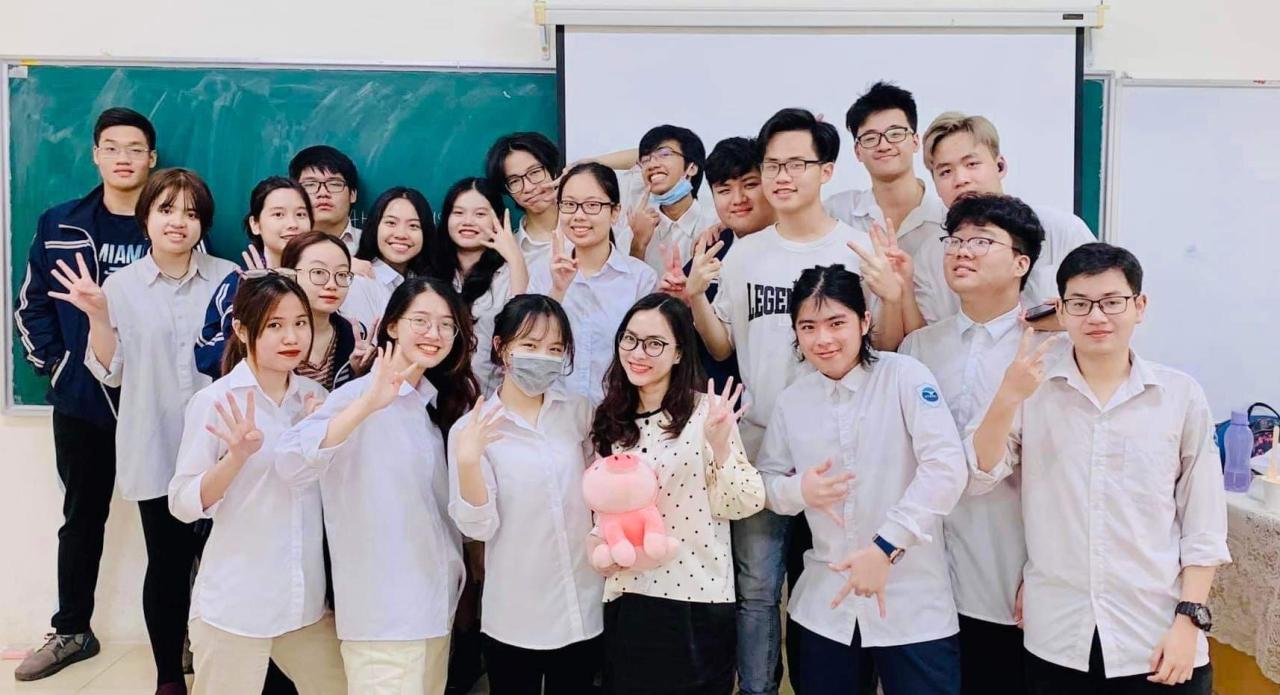 https://trungtamphuonghuy.edu.vn/wp-content/uploads/2022/08/anh-lop-hoc-chuyen-ngoai-ngu-6.jpg