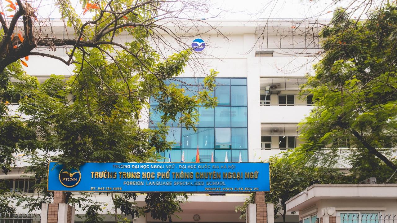 https://trungtamphuonghuy.edu.vn/wp-content/uploads/2022/08/anh-truong-lop-thpt-chuyen-ngoai-ngu-8-1.jpg