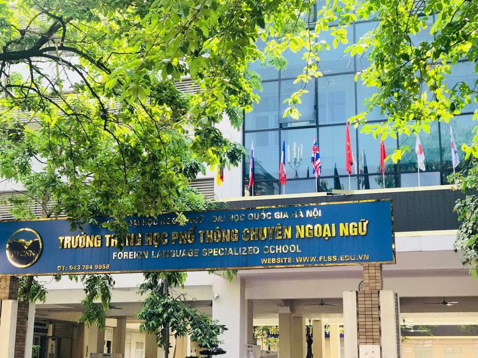 https://mathx.vn/uploads/images/tin%20tuc/tim%20toi%20hoc%20toan/gioi-thieu-thpt-chuyen-ngoai-ngu.jpg