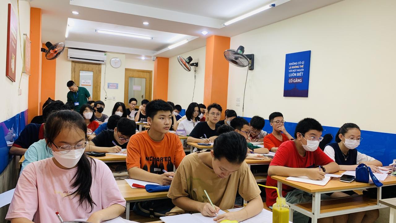 https://mathexpress.vn/wp-content/uploads/2023/08/z4606166009314_2a5af804b6afa5c61a21077eb9b605fe.jpg